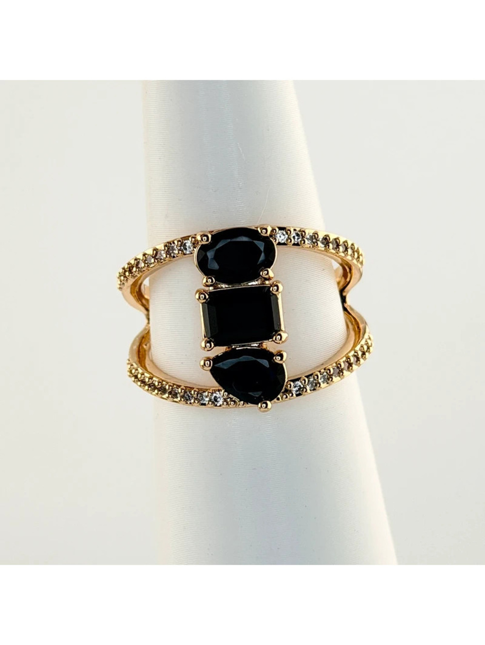 Bomb Party Sz 9 “Orbiting Kisses” Black Onyx on Yellow Gold